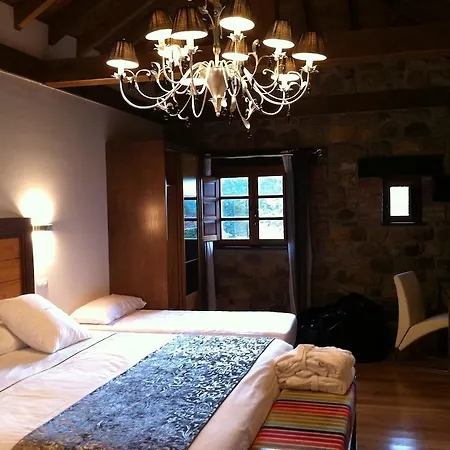 Akla Valles Pasiegos 酒店 Saro