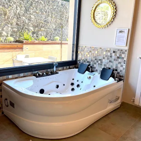 Akla Valles Pasiegos 酒店 Saro