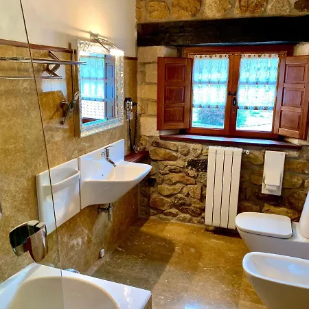 Akla Valles Pasiegos 酒店 Saro