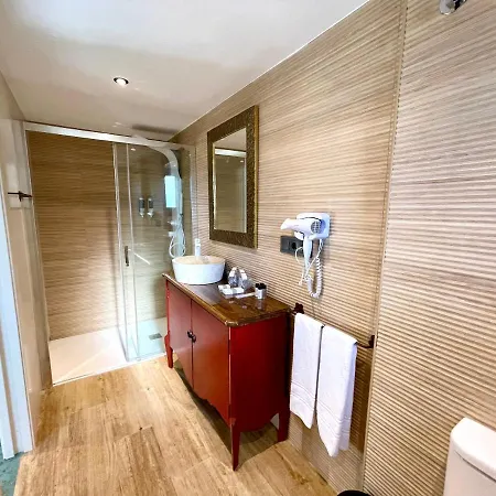 Akla Valles Pasiegos 酒店 4*