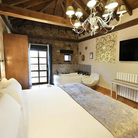 Akla Valles Pasiegos 酒店 Saro