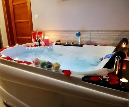 Akla Valles Pasiegos 酒店 Saro