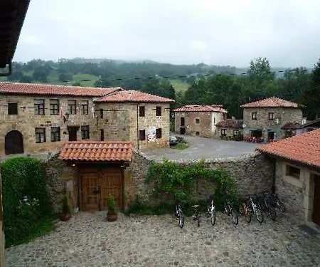 Akla Valles Pasiegos 酒店 Saro